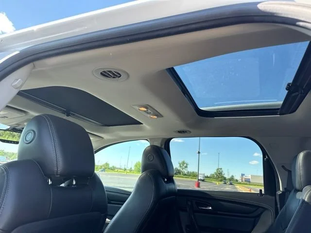 Used 2017 SUMMIT WHITE GMC Limited image 8