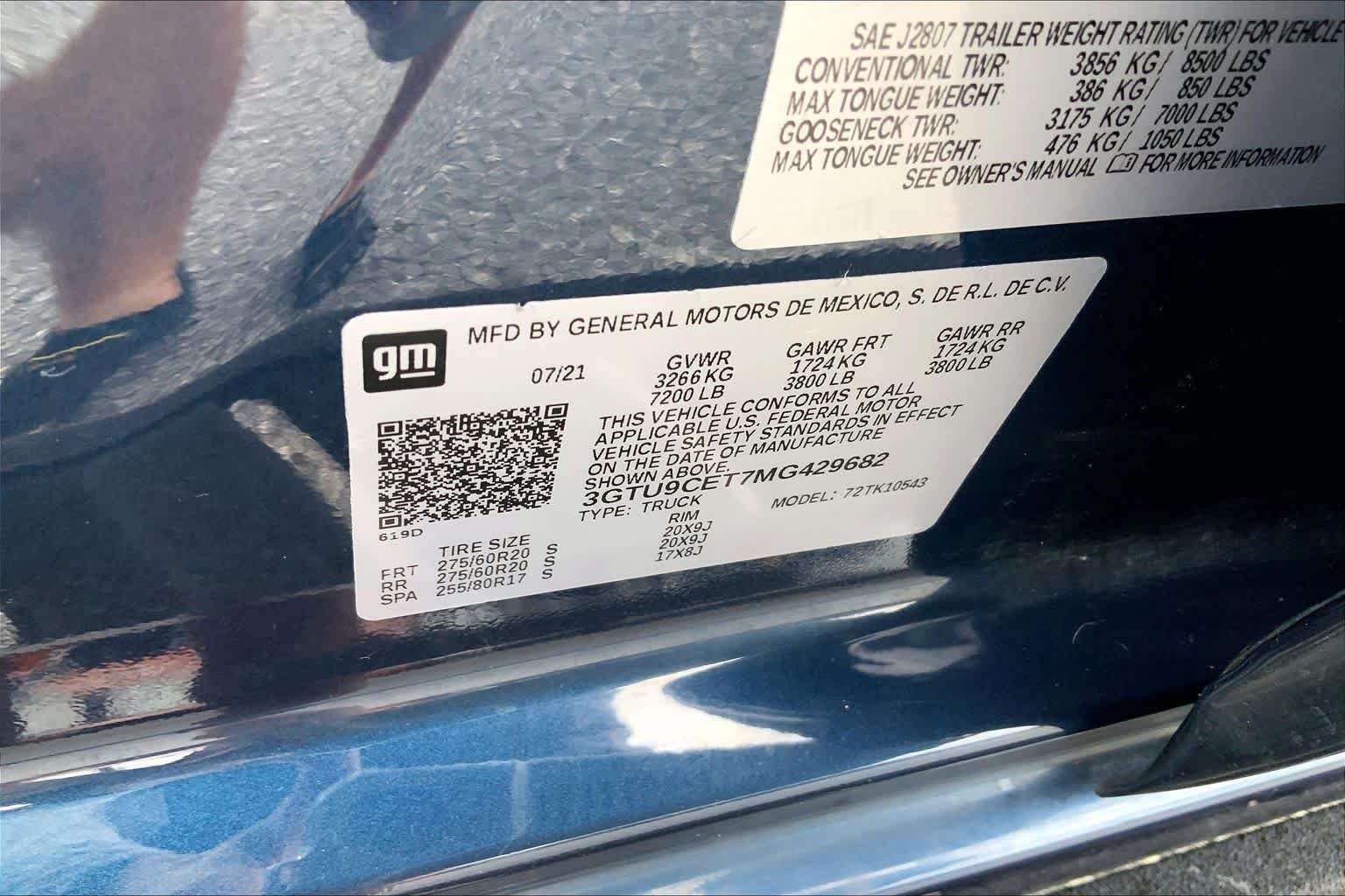 Used 2021 Pacific Blue Metallic GMC Elevation image 29