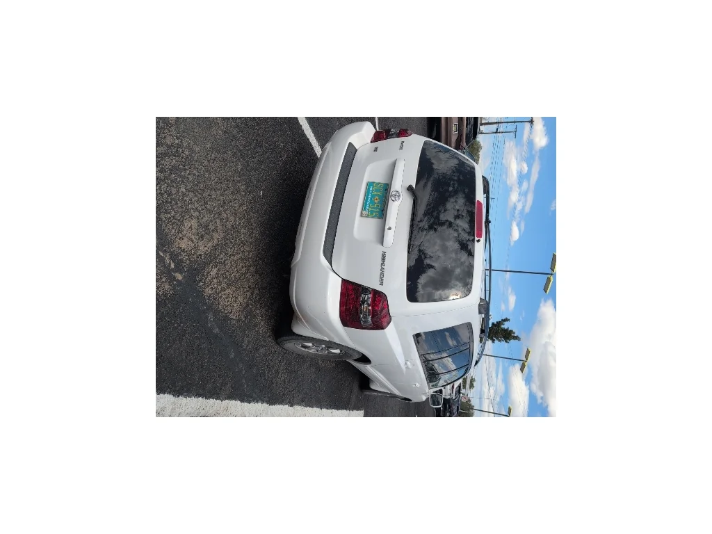 Used 2005  Toyota  image 4