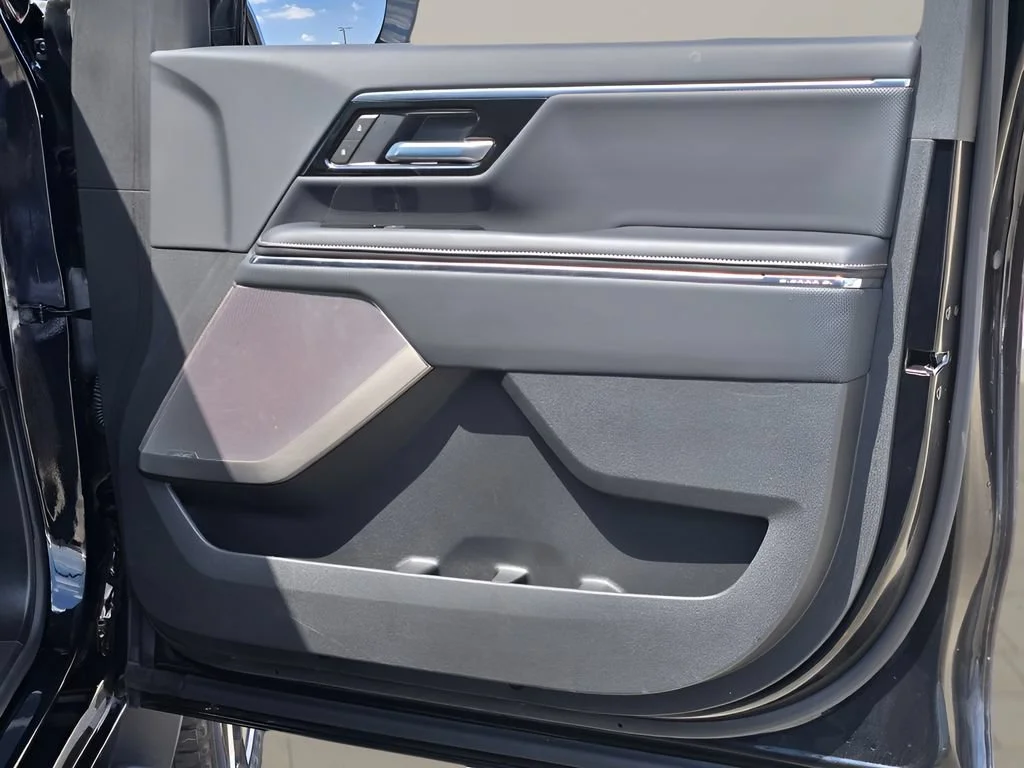 New 2025 Onyx Black GMC Extended Range Denali image 7