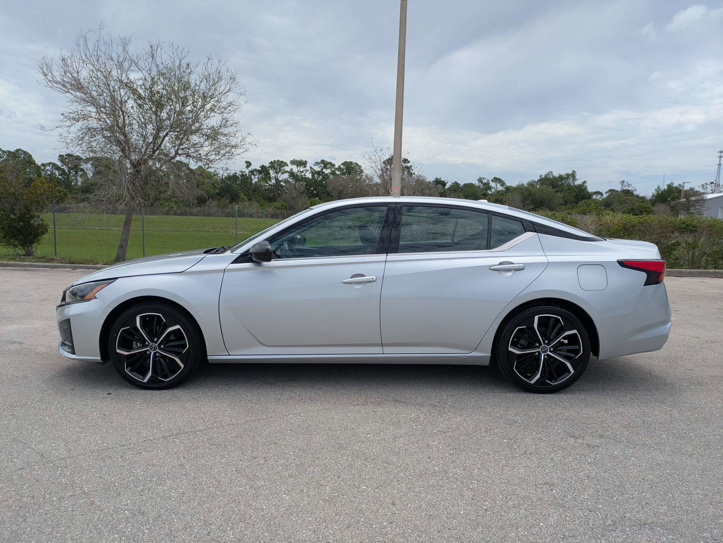 2023 Nissan Altima SR - Photo 8