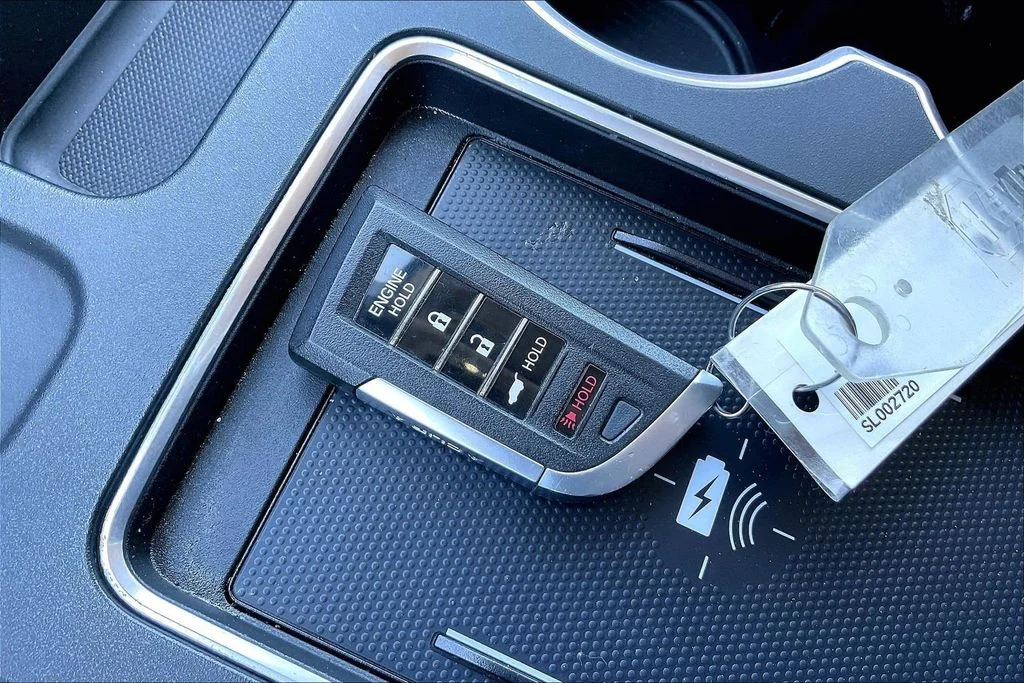 Used 2025  Acura Technology Package image 36