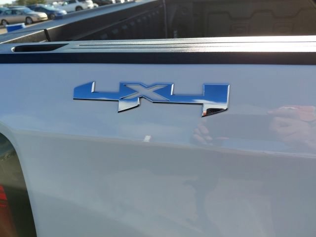 New 2026 Glacier White Tricoat GMC SLT image 33