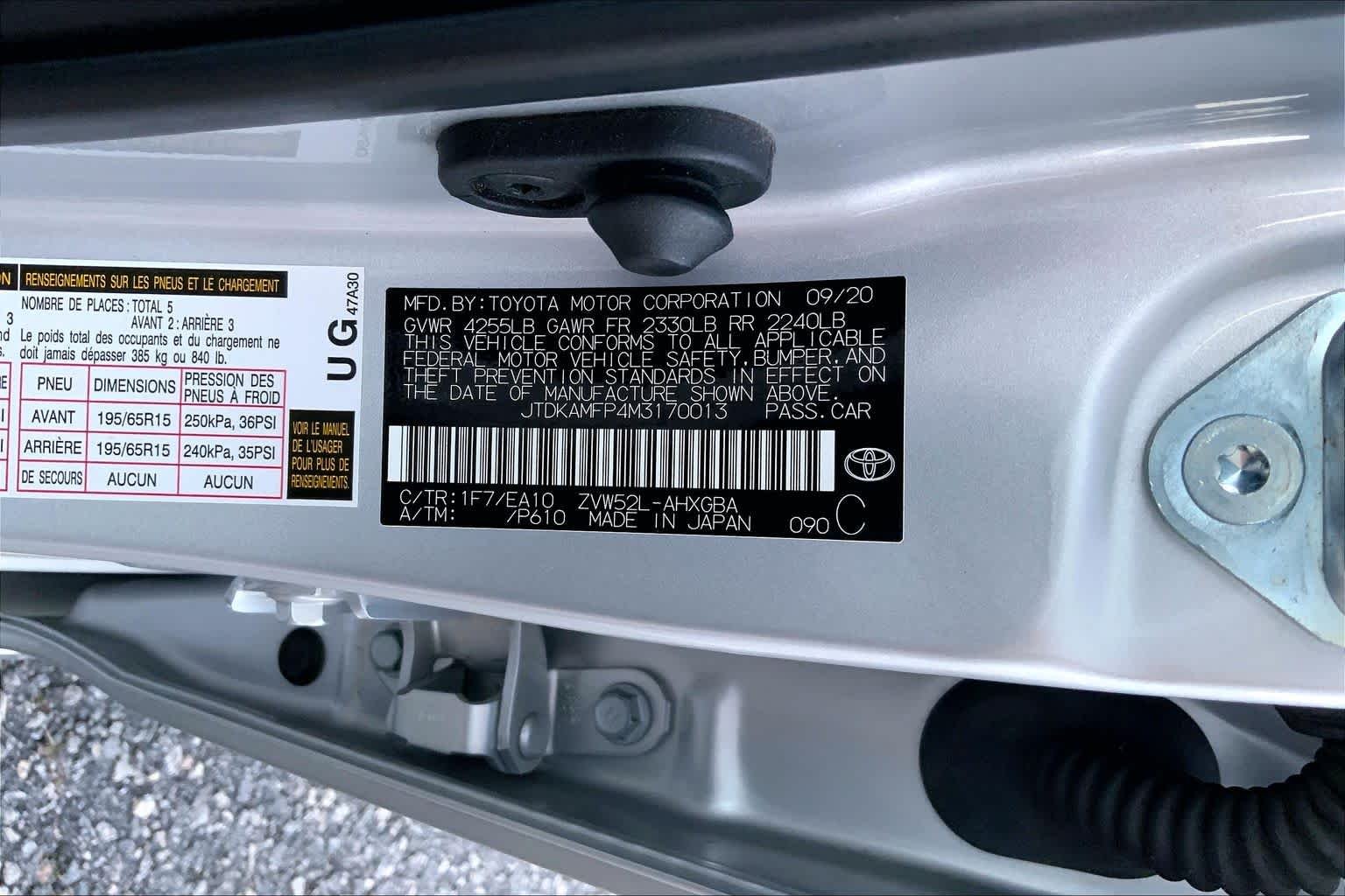 Used 2021 Classic Silver Metallic Toyota XLE image 31