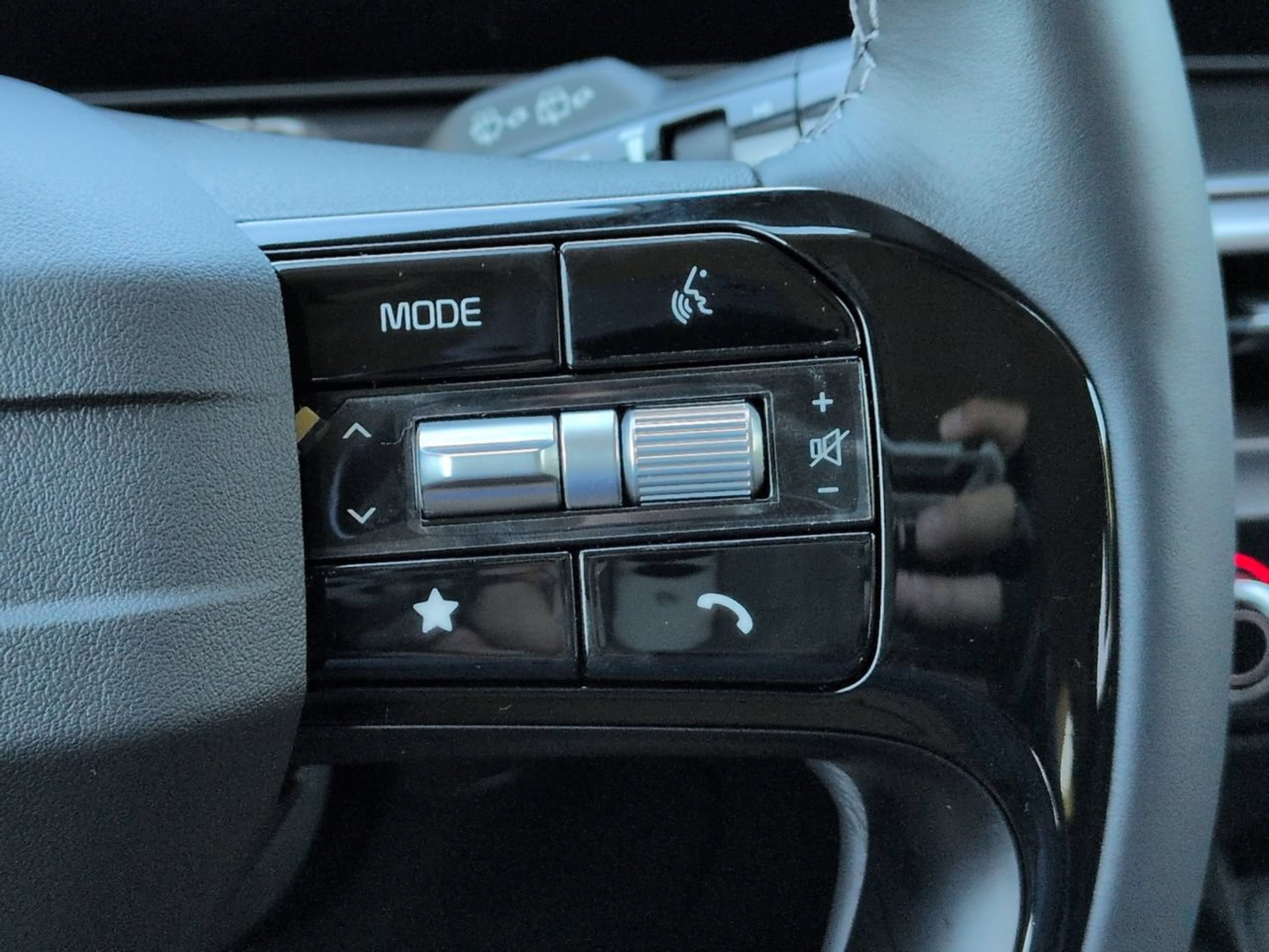 New 2026 Glacial White Pearl Kia S image 38
