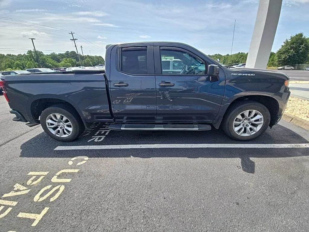 Used 2020 SHADOW GRAY METALLIC Chevrolet Custom image 8