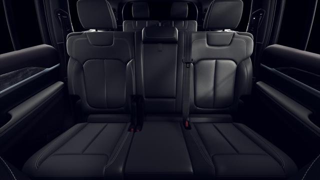 New 2026 Diamond Black Crystal Pearl-Coat Exterior Paint Jeep Limited image 27