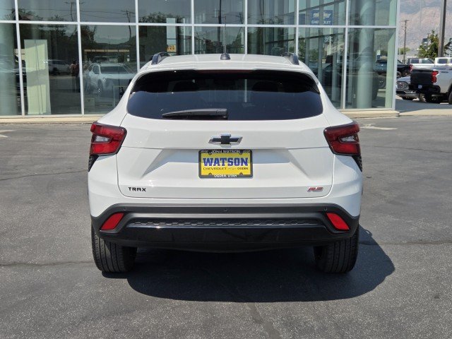 Used 2025 Summit White Chevrolet 2RS image 6