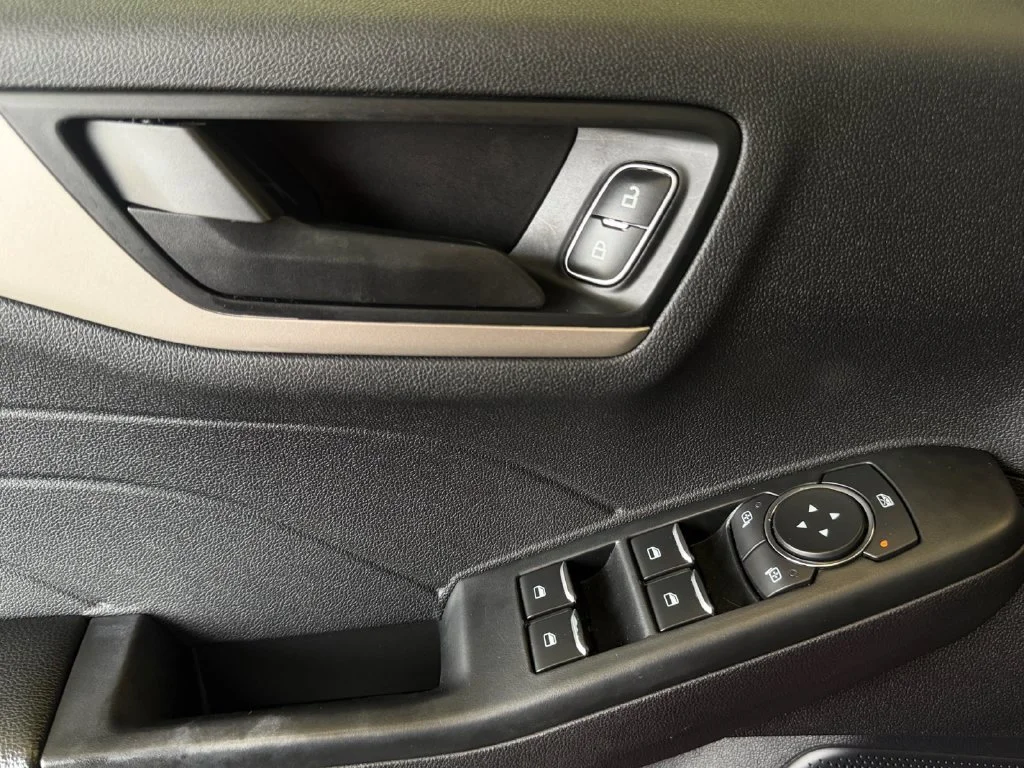 Used 2022 Gray Ford SE image 28