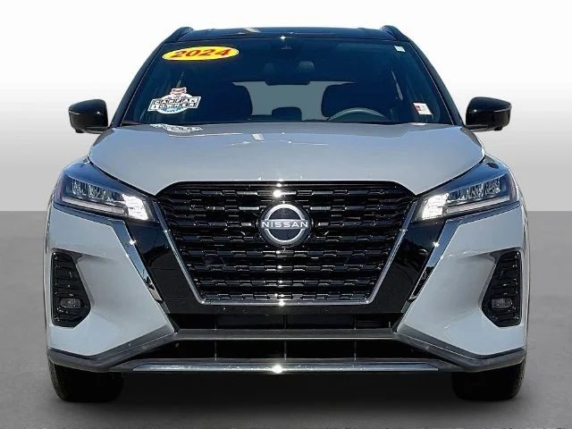 Used 2024 Gray Nissan SR image 2