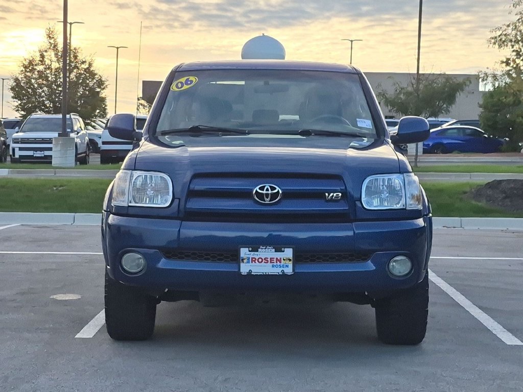 Used 2006  Toyota Limited image 2