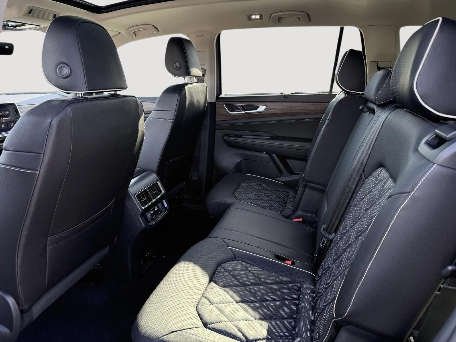 2026 Volkswagen Atlas SEL Premium R-Line - Photo 10
