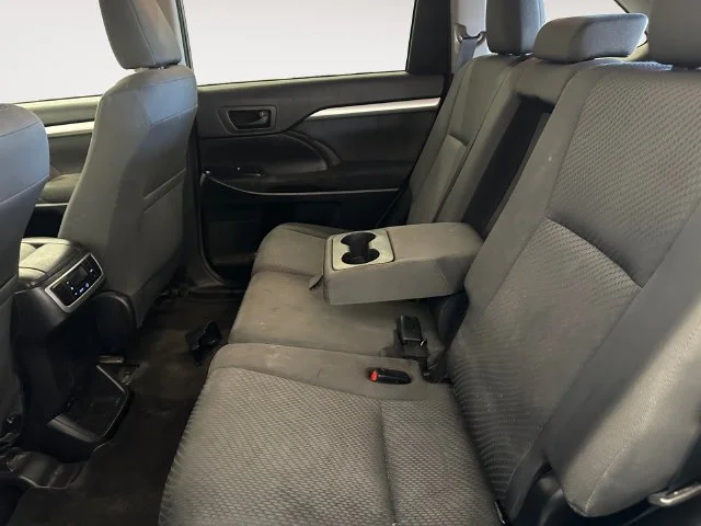 Used 2017 Silver Toyota LE image 13