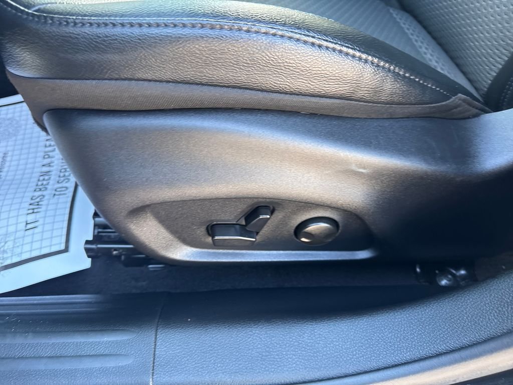 Used 2025 Black Jeep Latitude image 33