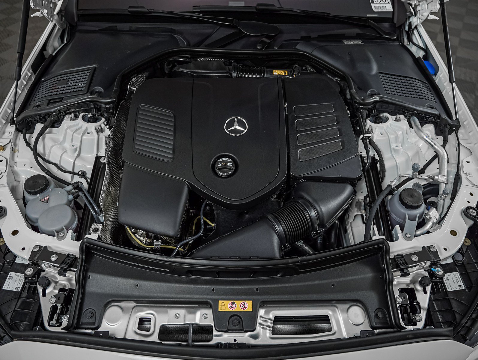 New 2026 Polar White Mercedes-Benz C 300 image 3