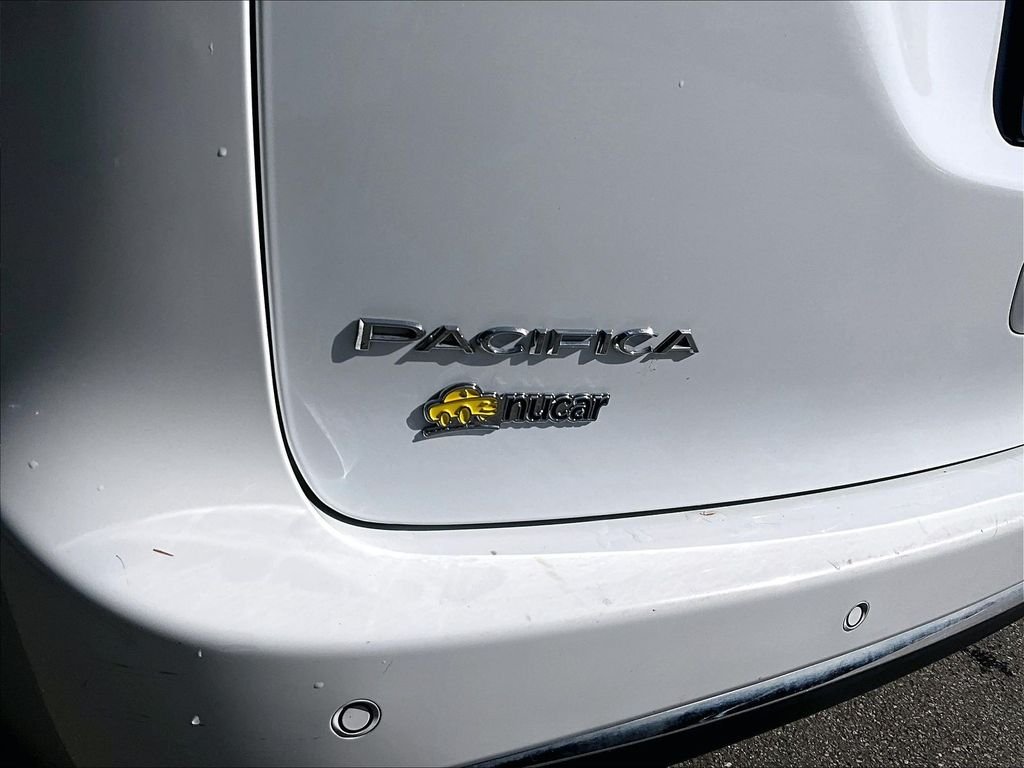 Used 2023 Bright White Clearcoat Chrysler Touring L image 30