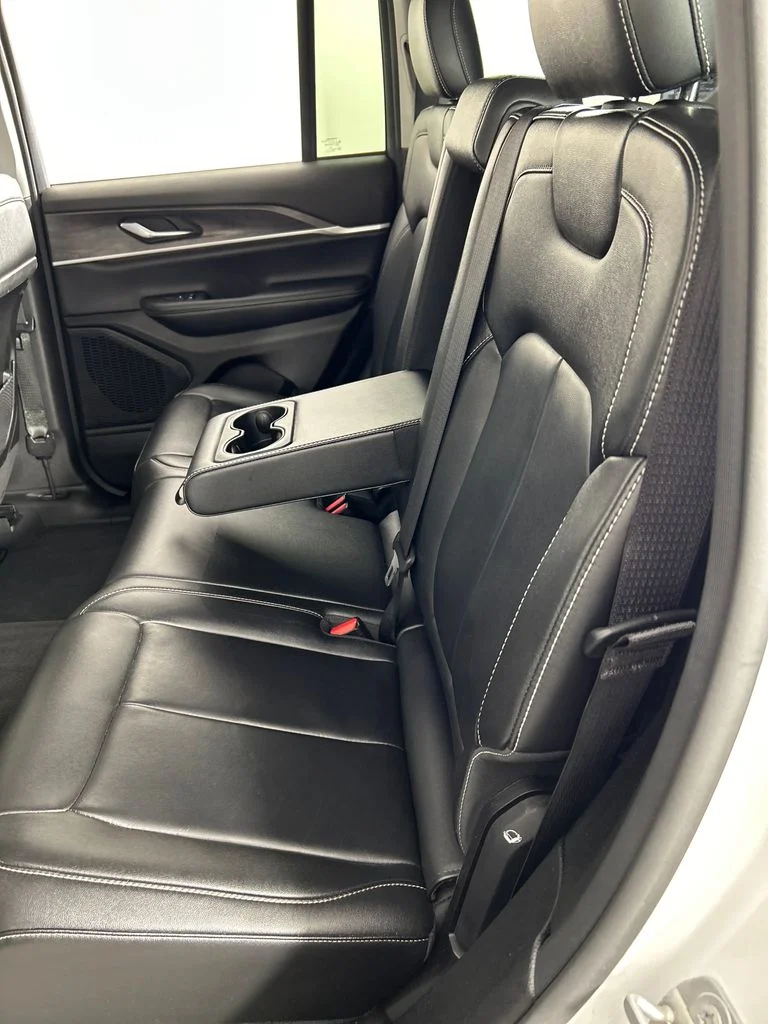 Used 2023 White/off-white Jeep Limited image 16