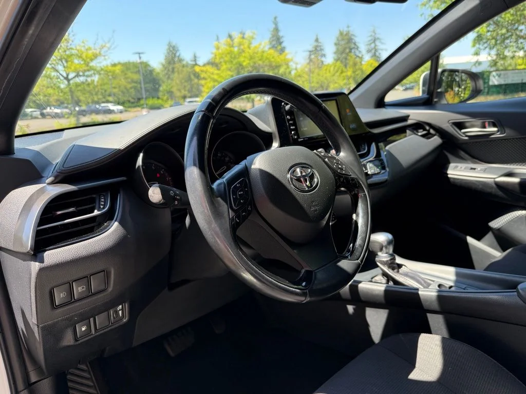 Used 2018 White Toyota XLE Premium image 13