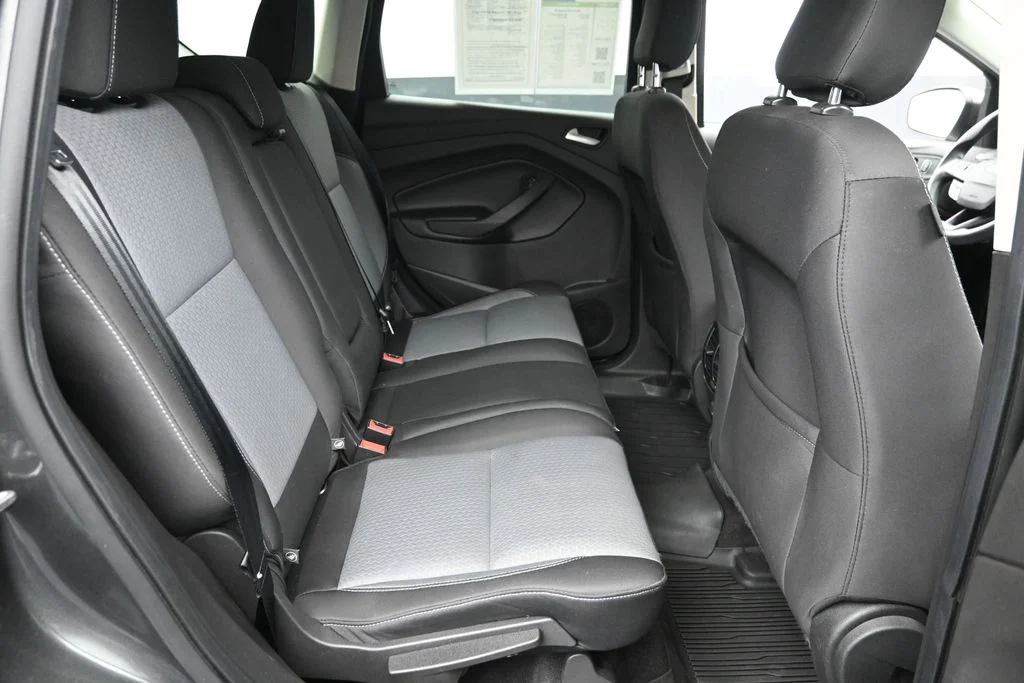 Used 2019 Gray Ford SE image 10