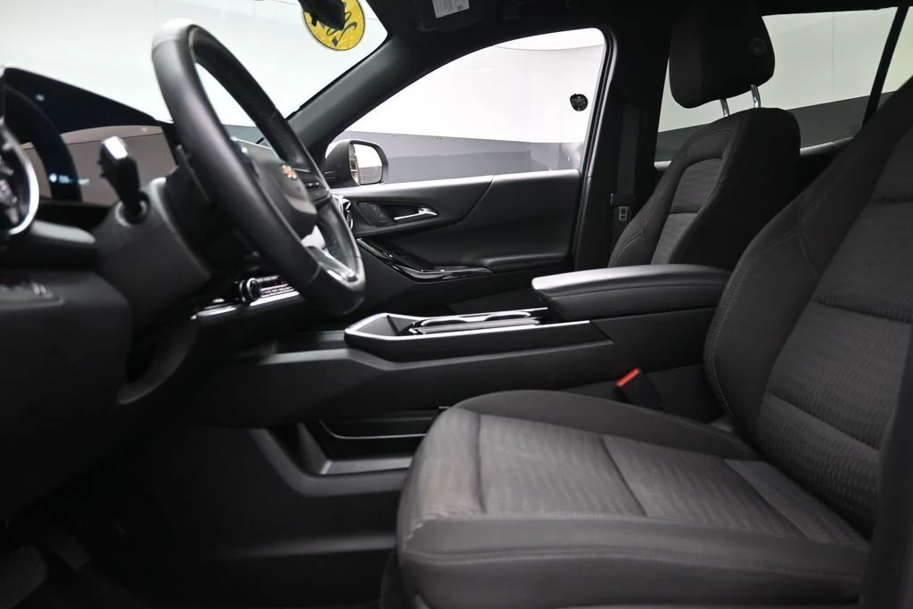 Used 2025 White Chevrolet LT image 17