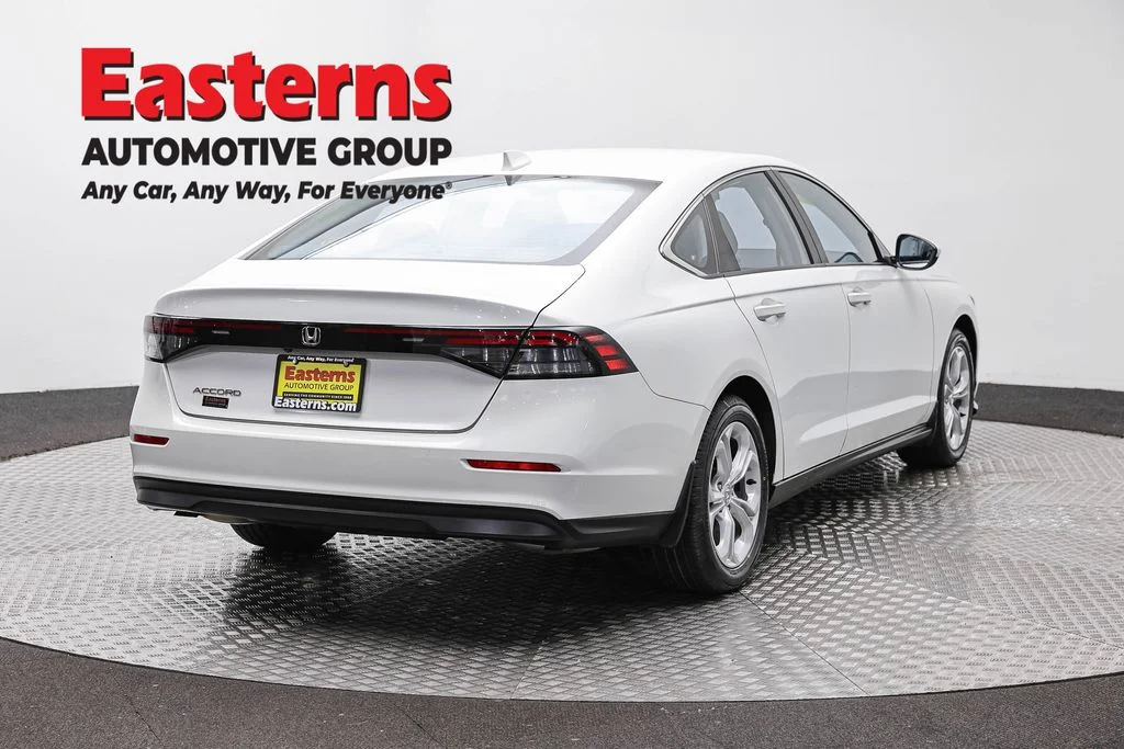 Used 2023 White Honda LX image 5