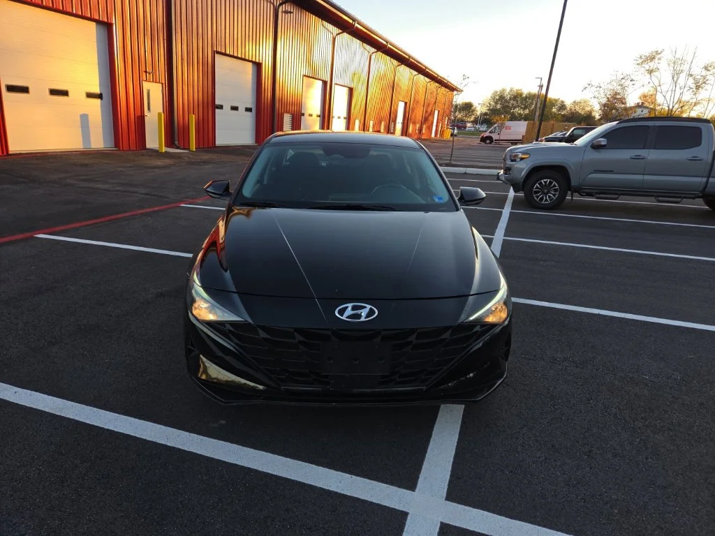 Used 2023 Black Hyundai SEL image 2
