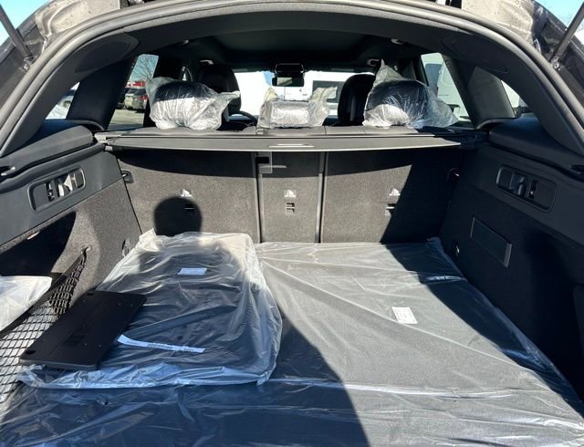 New 2026 Graphite Grey Metallic Mercedes-Benz GLC 300 image 26