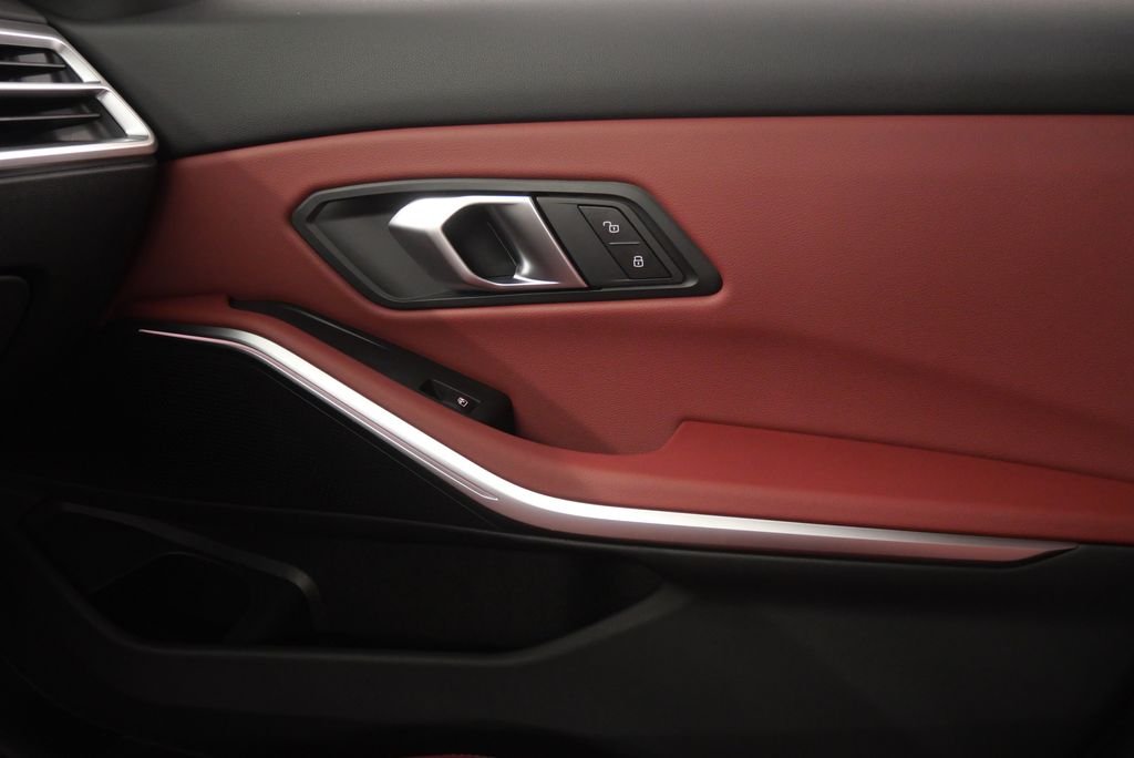 2025 BMW 3 Series 330i - Photo 27