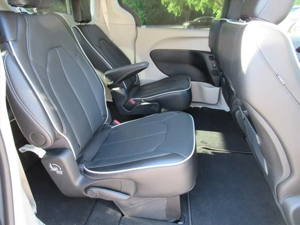 Certified Used 2024 Silver Chrysler Limited image 19