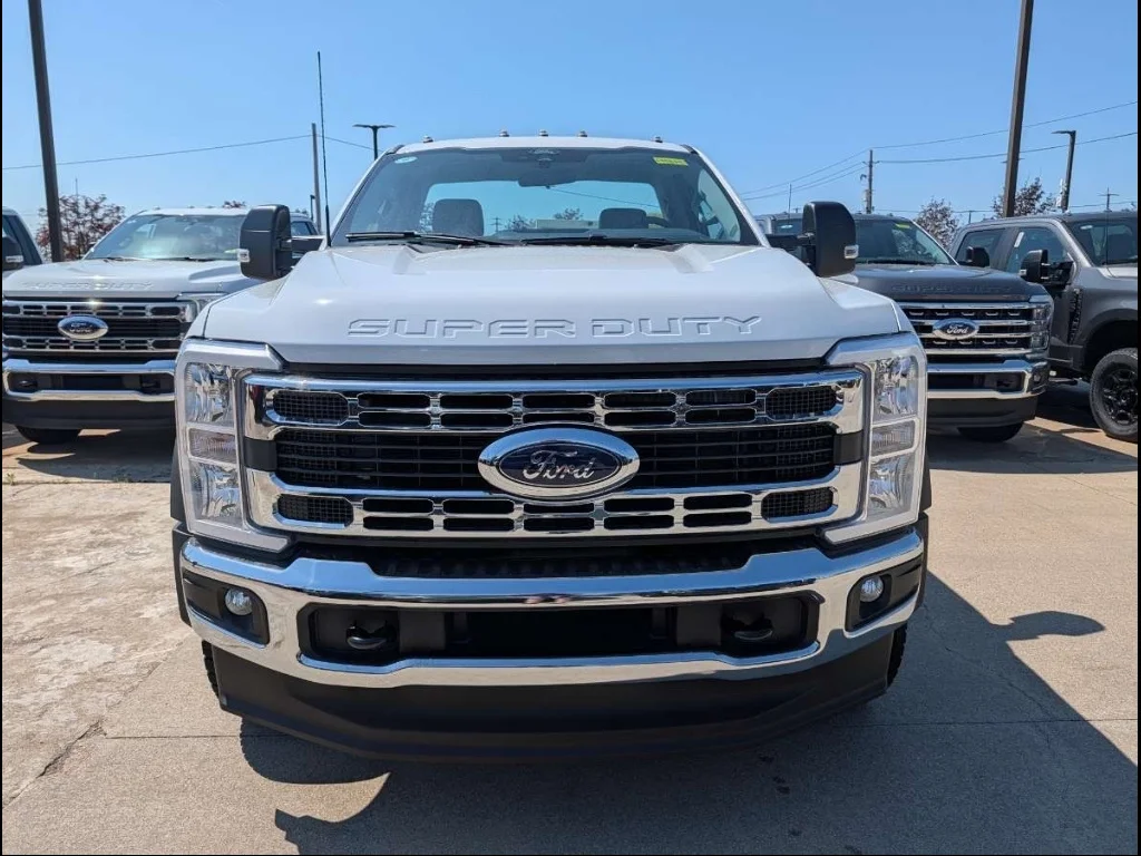 New 2026 Oxford White FORD TRUCK F-550® XL image 2