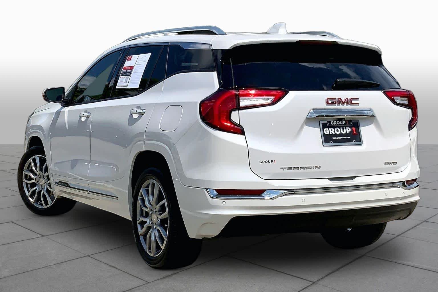 Used 2023 White Frost Tricoat GMC Denali image 12