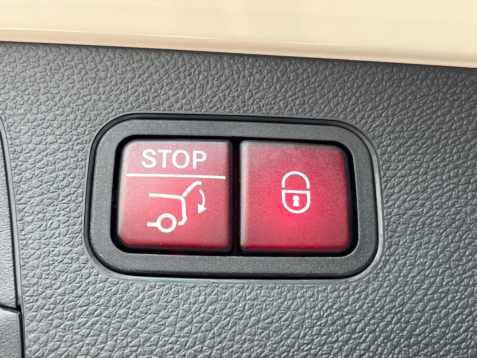 Used 2022 TAN Mercedes-Benz GLC 300 image 19