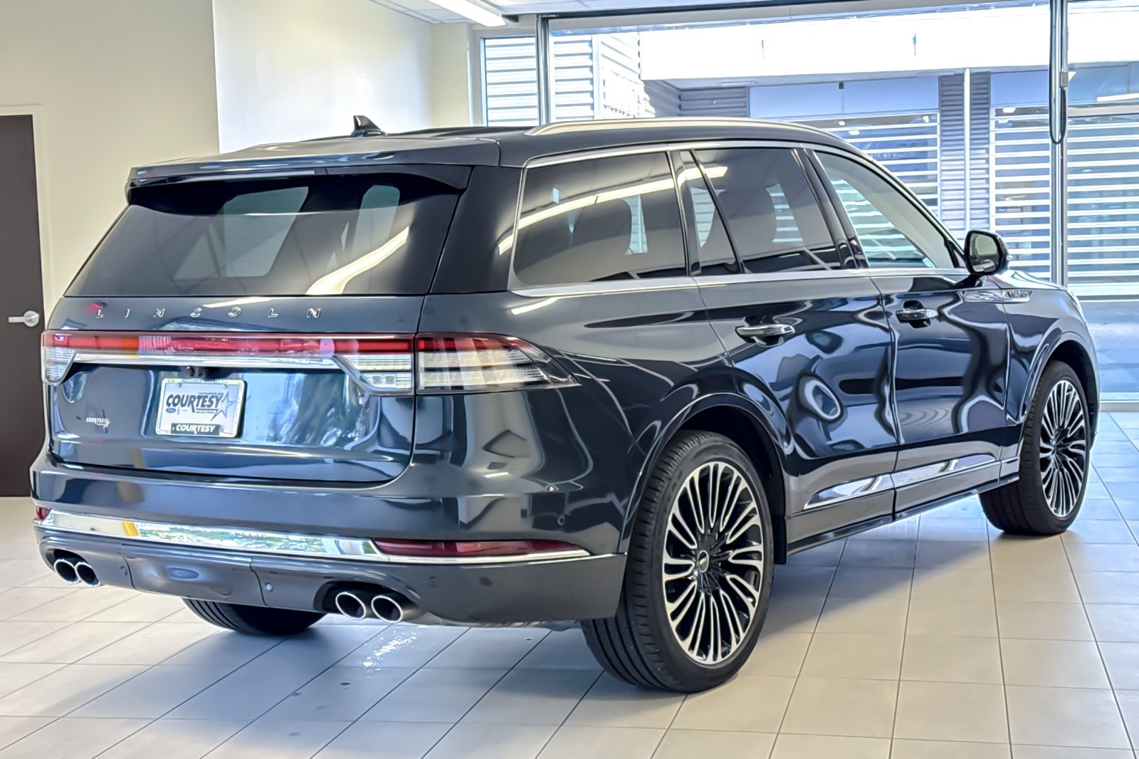 Certified Used 2023 Flight Blue Lincoln Black Label image 4