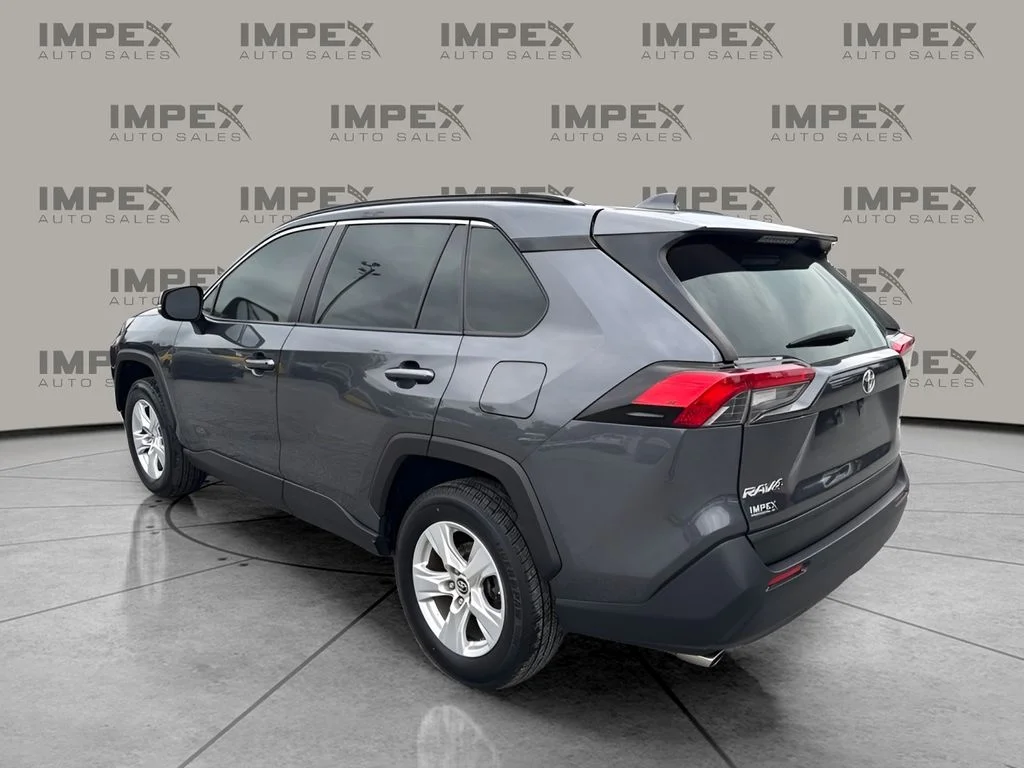 Used 2019 Gray Toyota XLE image 3