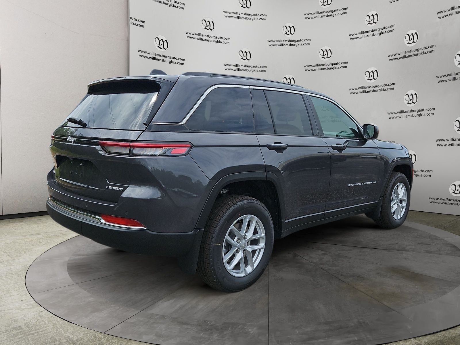 New 2026 Baltic Gray Metallic Clear-Coat Exterior Paint Jeep Laredo image 5