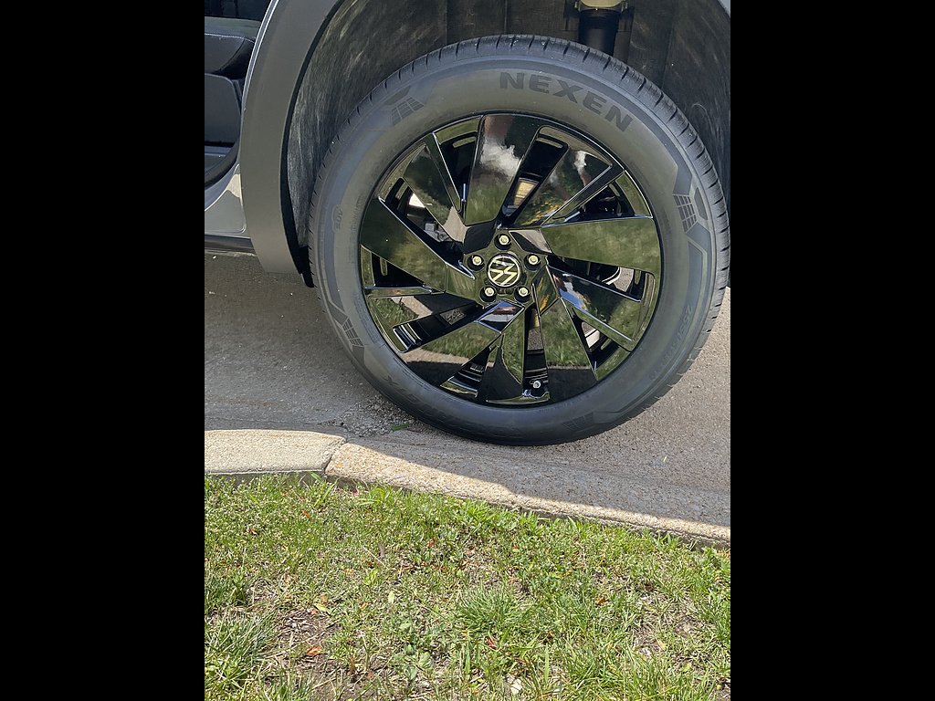 New 2026 Pure Gray Volkswagen SE 4Motion image 12