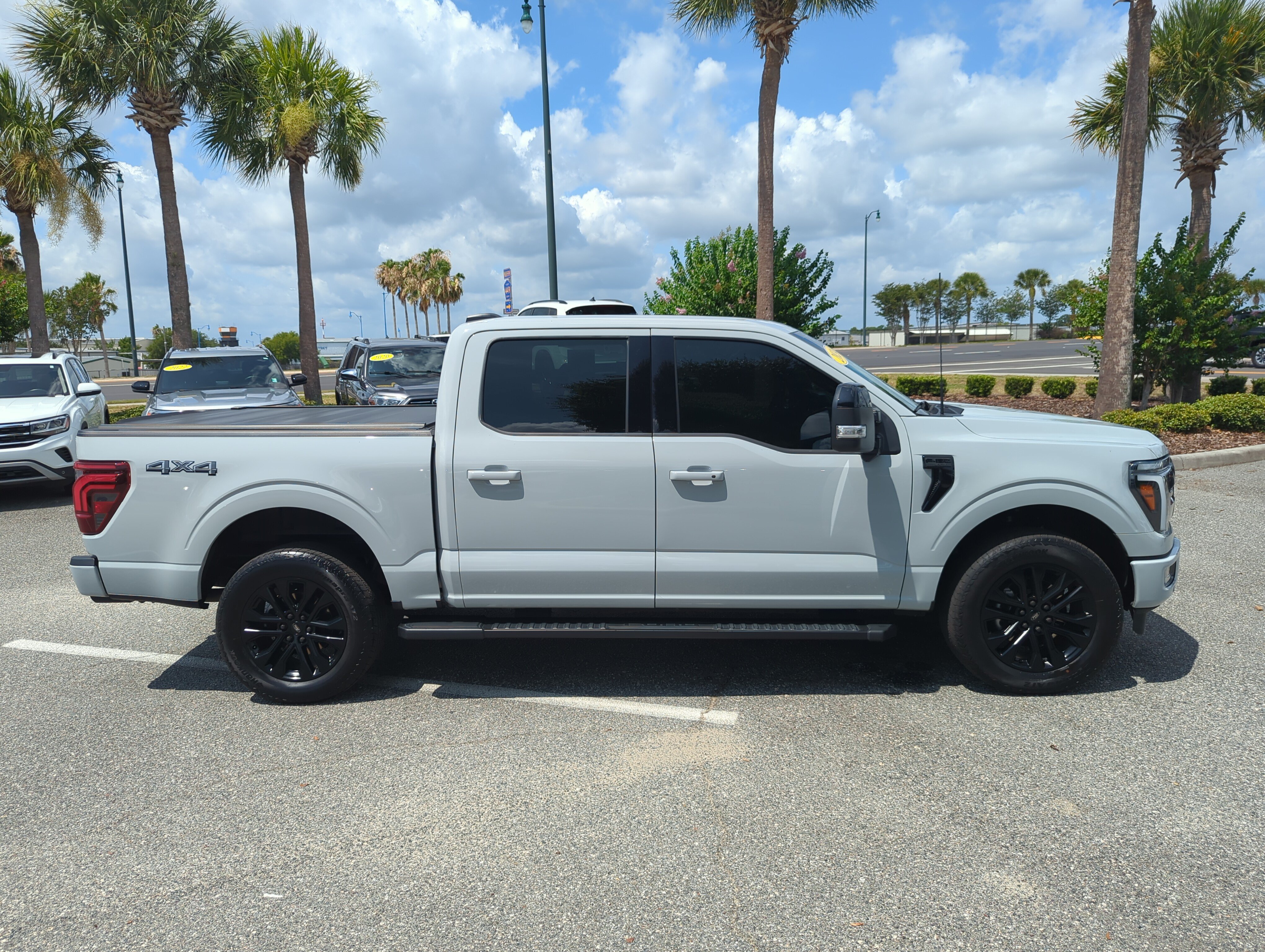Used 2024 Avalanche Ford LARIAT image 3