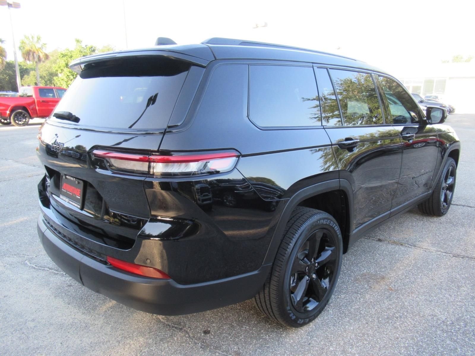 Used 2023 Black Jeep Altitude X image 7