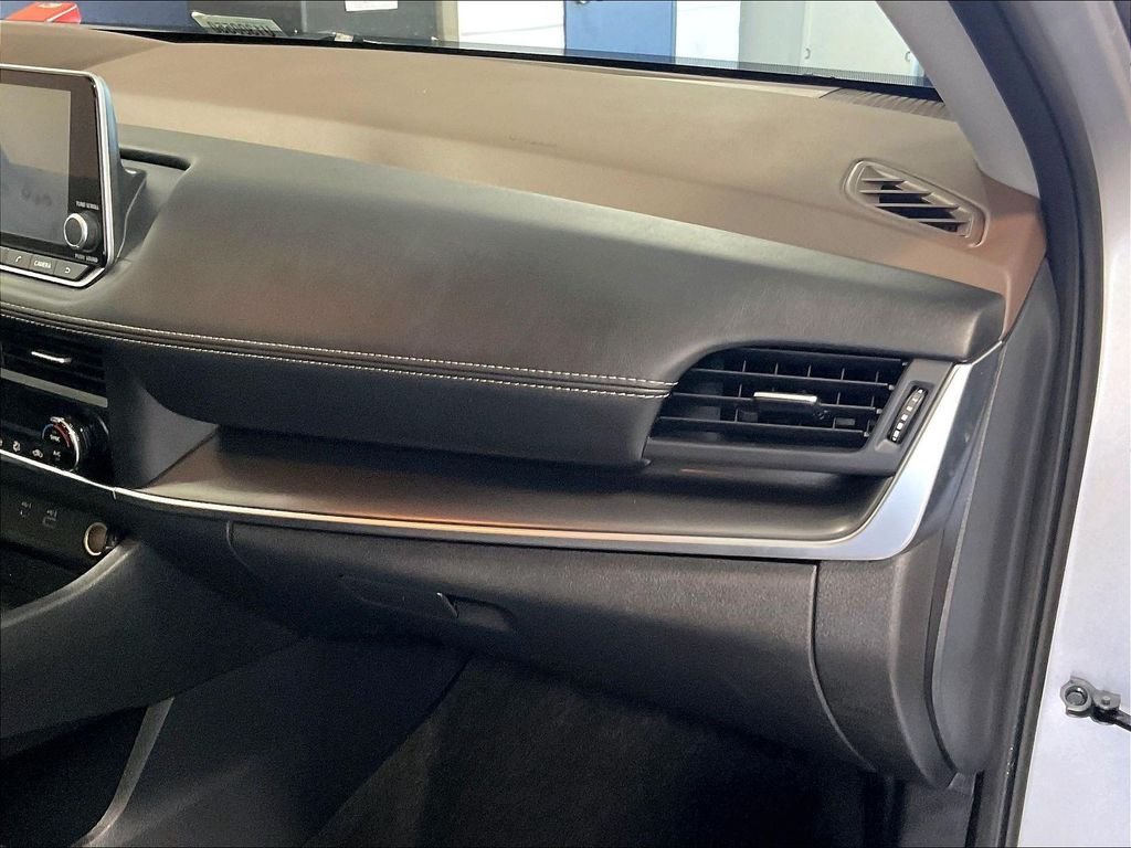 Used 2023 Silver Nissan SV image 13