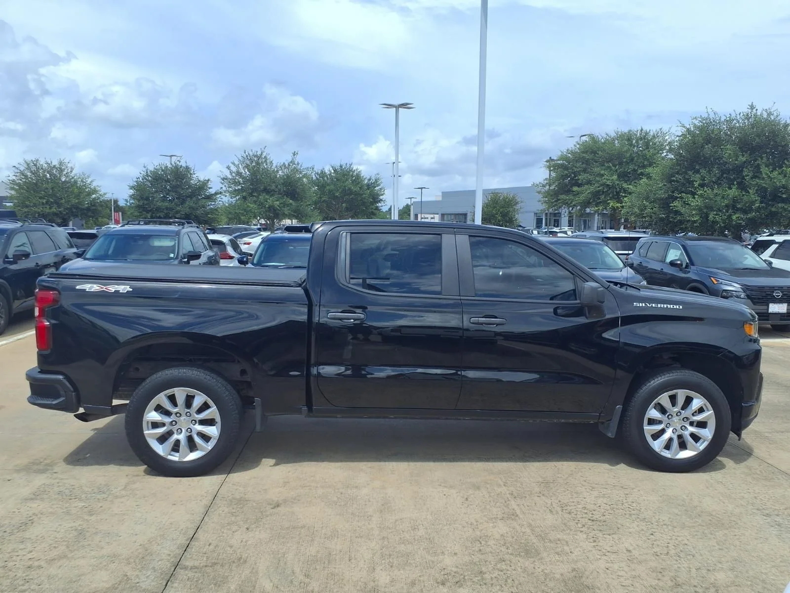Used 2020 Black Chevrolet Custom image 7