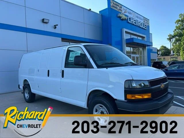 2025 Chevrolet Express 3500 Extended Work Van's photo