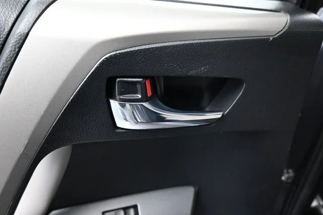 Used 2018 Gray Toyota XLE image 12