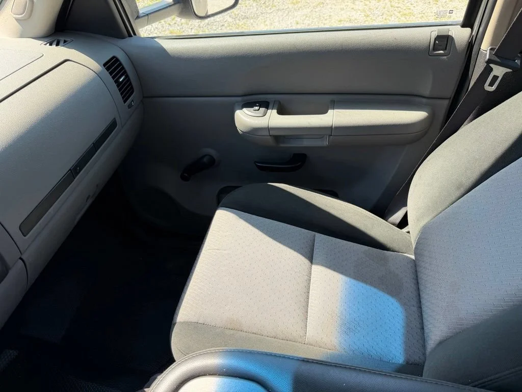 Used 2008 SILVER BIRCH METALLIC Chevrolet DRW Work Truck image 23