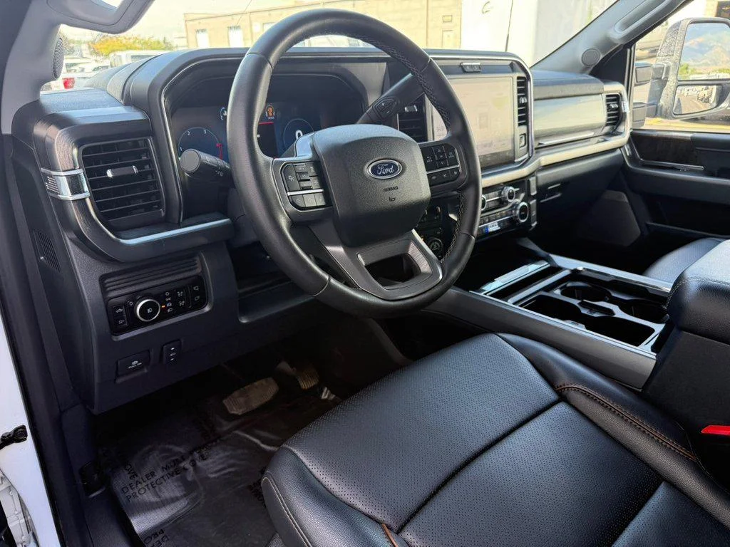 Used 2025 Oxford White Ford LARIAT 4WD CREW CAB 6.75 BOX image 13