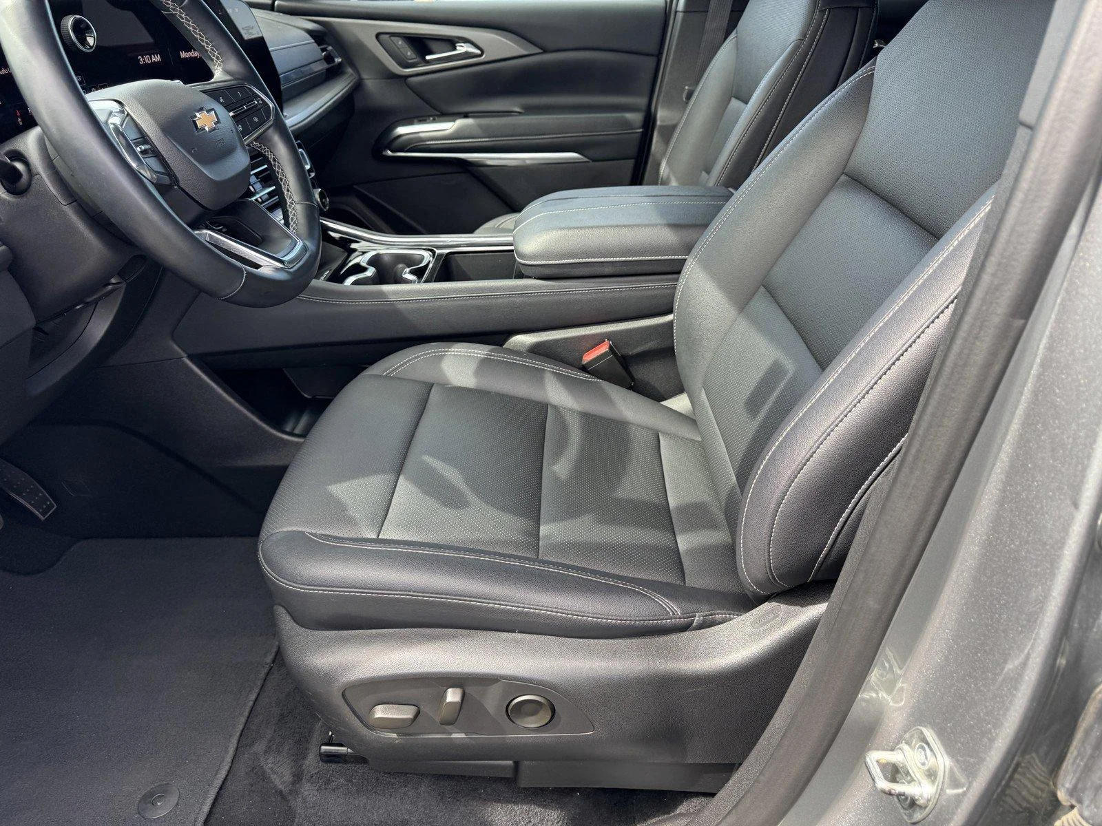 Used 2025 Sterling Gray Metallic Chevrolet LT image 15