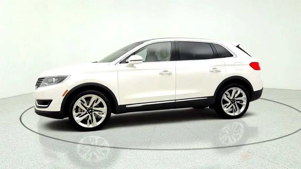 Used 2017 White Platinum Metallic Tri-Coat Lincoln Reserve AWD w/ Technology Package & 21