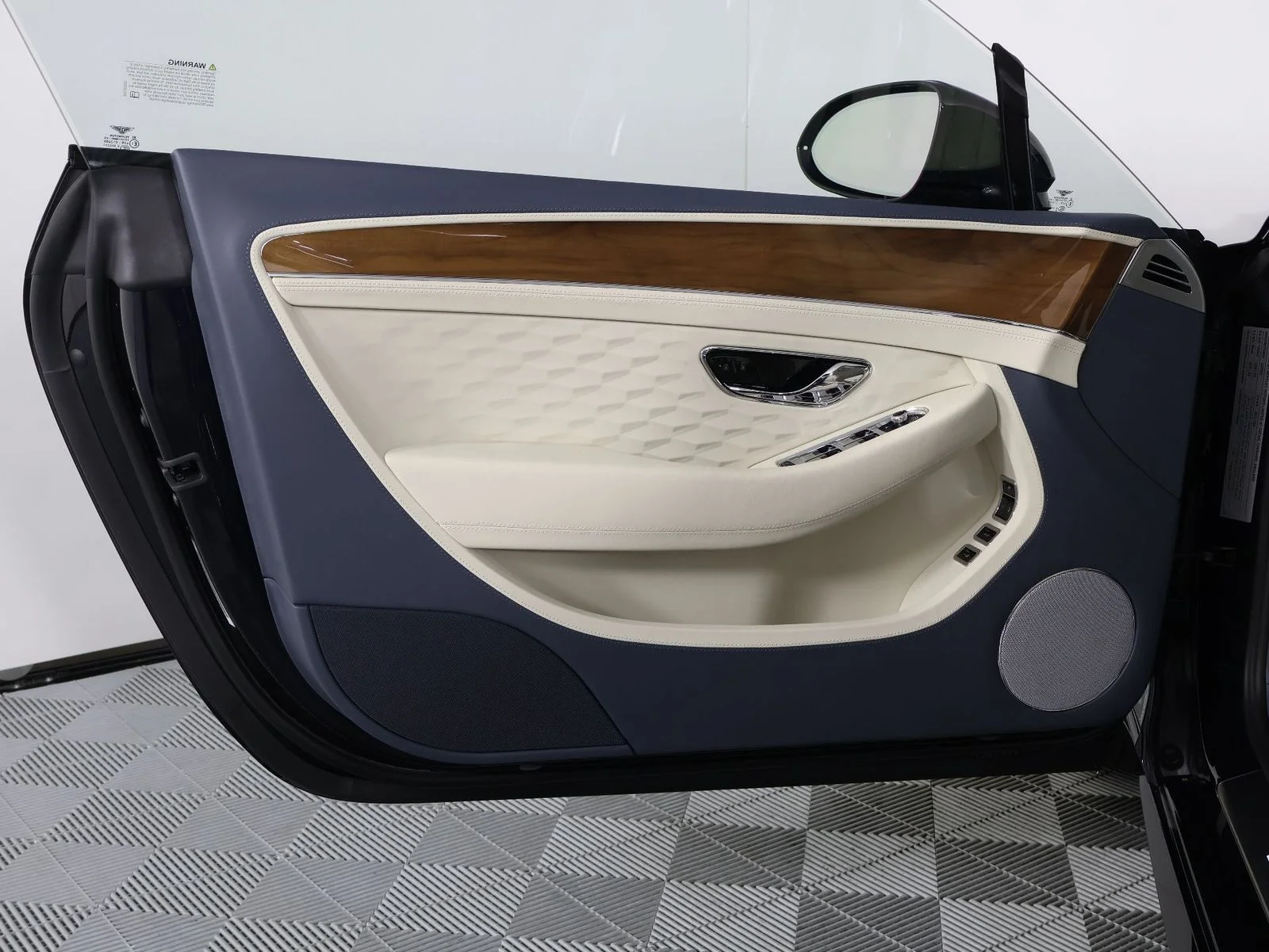 New 2026 Dark Sapphire Bentley GTC S image 21