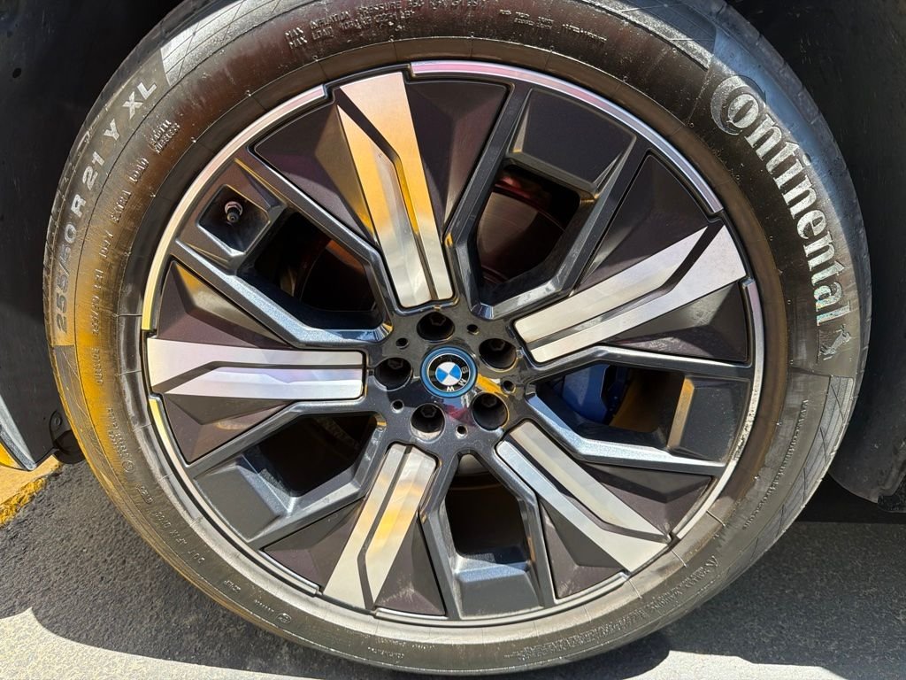 Certified Used 2024 Black Sapphire Metallic BMW xDrive50 image 10