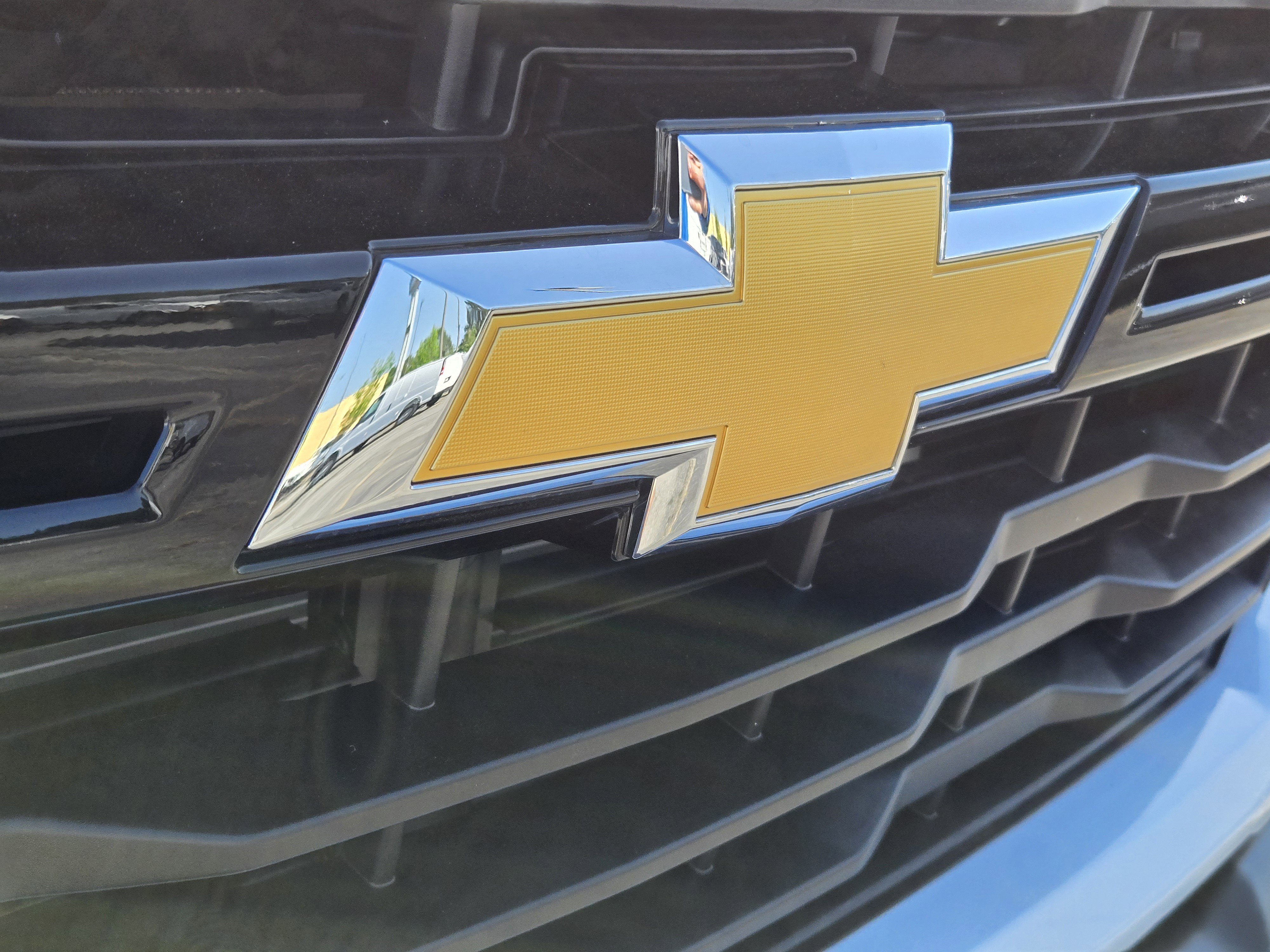New 2026 Summit White Chevrolet WT image 15