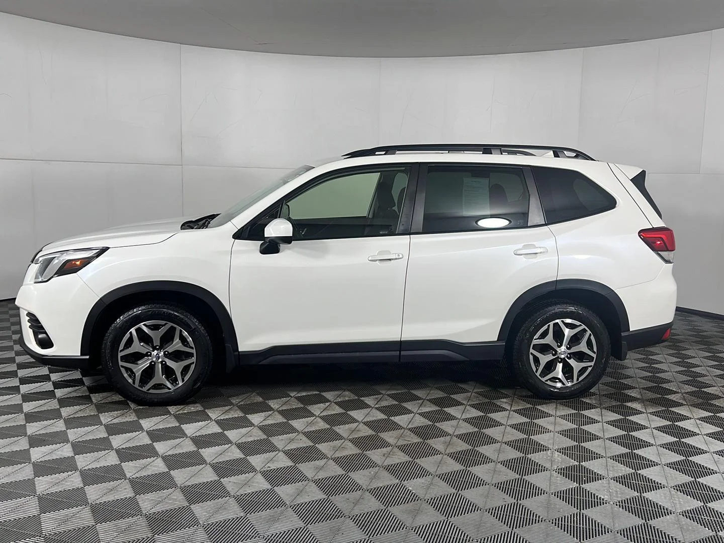 Used 2023 Crystal White Pearl Subaru Premium image 5